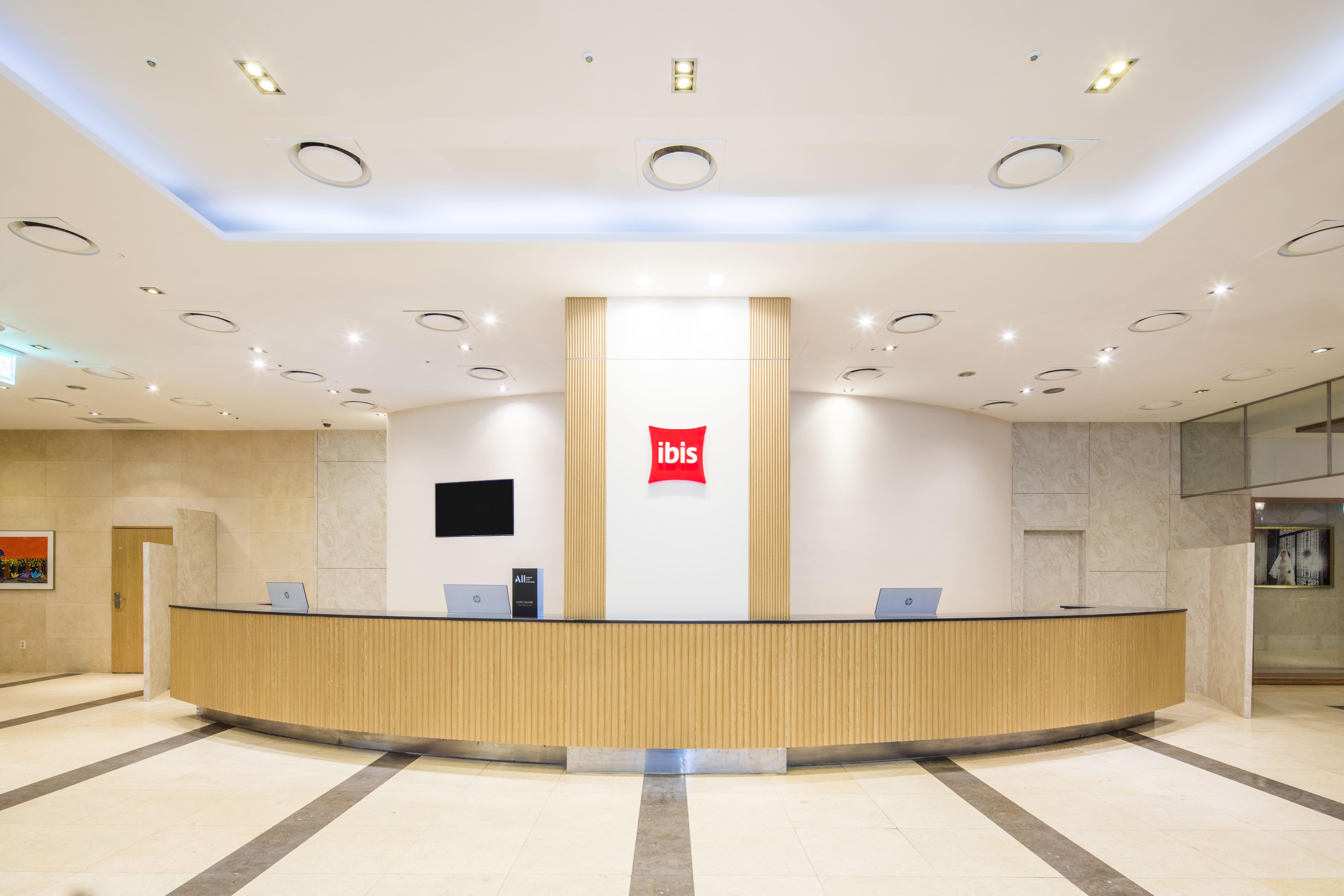 Ibis Ambassador Suwon Ξενοδοχείο Εξωτερικό φωτογραφία